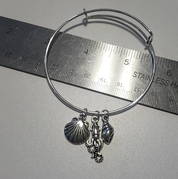 Squid Seashell Charm Bangle Bracelet - Picture 3 of 4